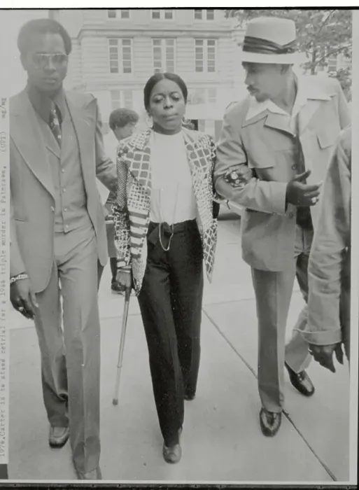 Framed Print : Witness Carolyn Kelley Being Escorted into Courthouse Framed Print : Witness Carolyn Kelley Being Escorted into Courthouse