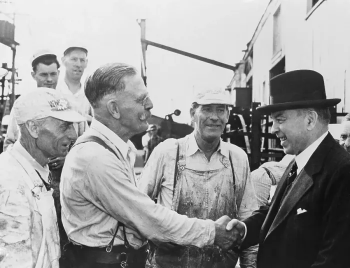 Framed Print : W.L. Mackenzie King Shaking Hands with a Workman Framed Print : W.L. Mackenzie King Shaking Hands with a Workman