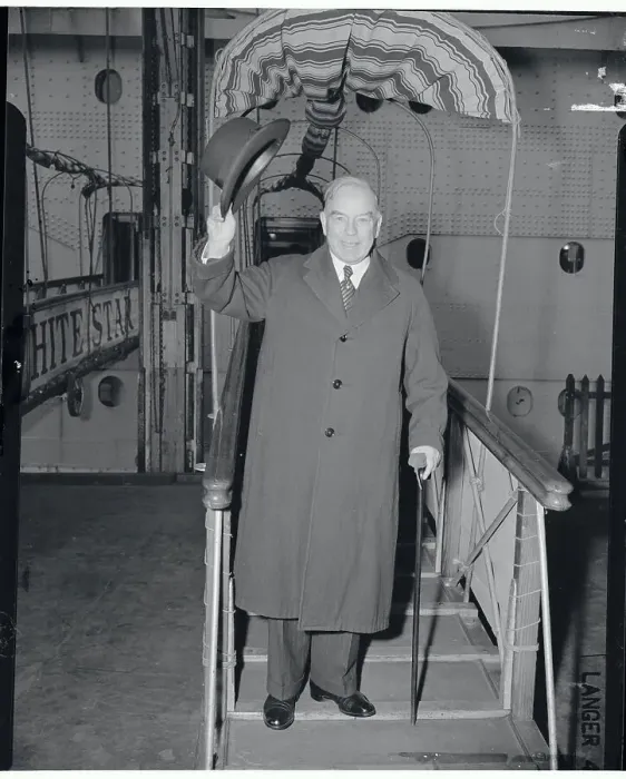 Framed Print : W.L. Mackenzie King Waving His Hat Framed Print : W.L. Mackenzie King Waving His Hat