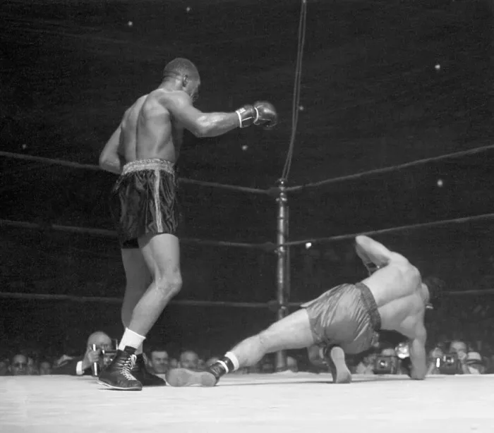 Framed Print : Wolcott Scores Technical Knockout Framed Print : Wolcott Scores Technical Knockout