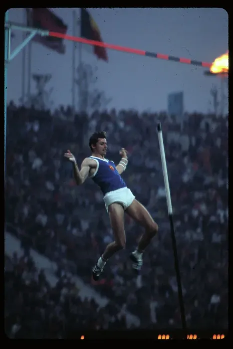 Framed Print : Wolfgang Nordwig Landing from Jump Framed Print : Wolfgang Nordwig Landing from Jump