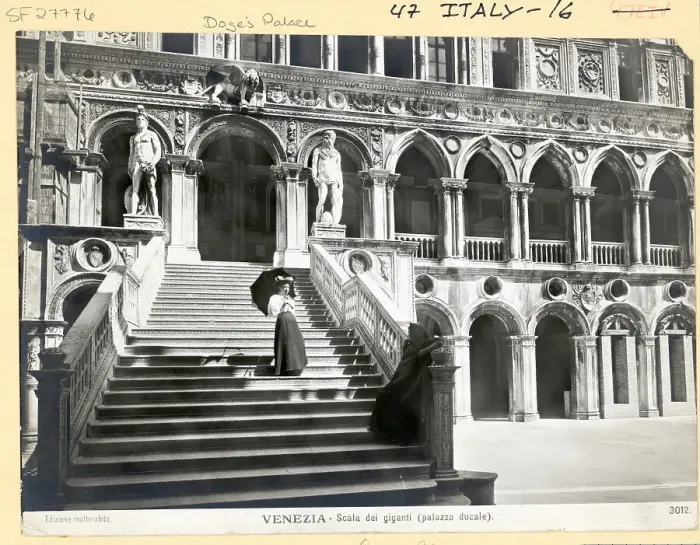 Framed Print : Woman on Doge's Palace Steps