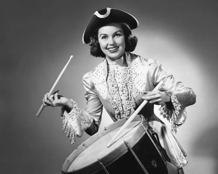 Framed Print : Woman dressed as drummer from American Revolution Framed Print : Woman dressed as drummer from American Revolution