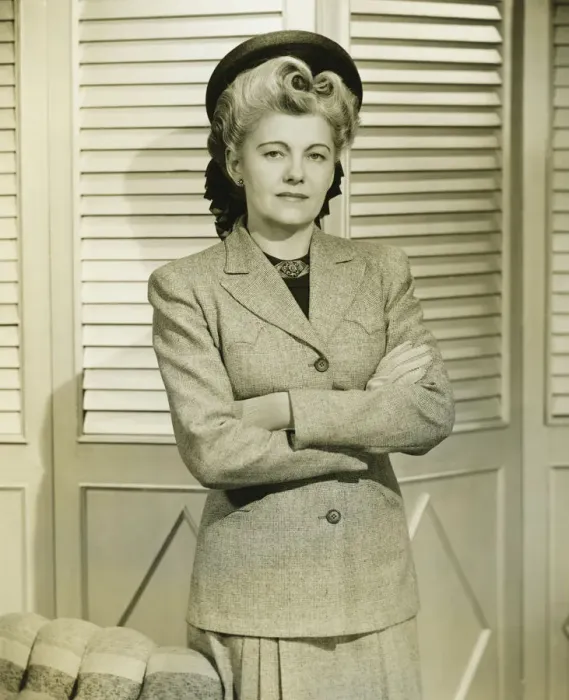 Framed Print : Woman in fashionable suit standing indoors, (B&W) Framed Print : Woman in fashionable suit standing indoors, (B&W)
