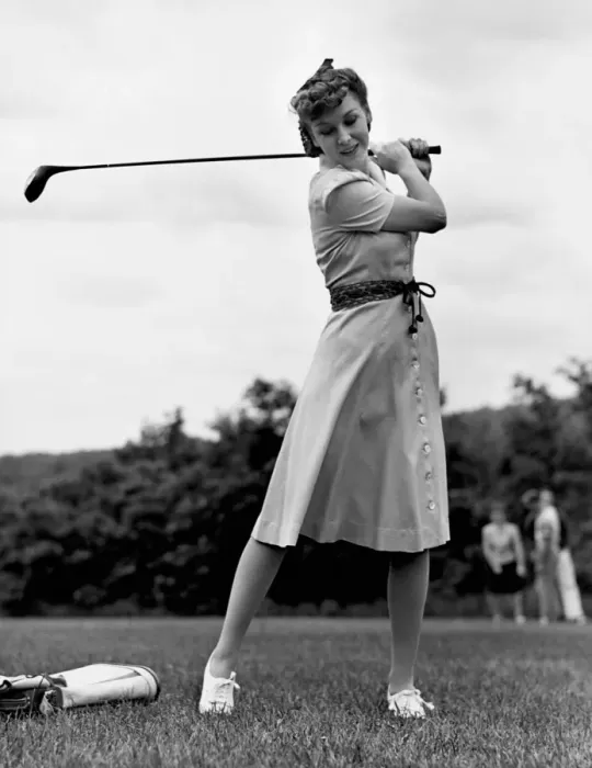 Framed Print : Woman golfing