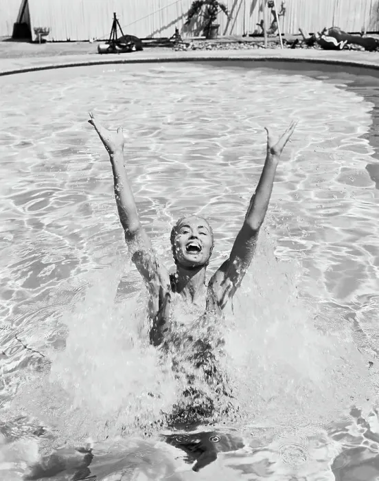 Framed Print : Woman having fun in swimming pool