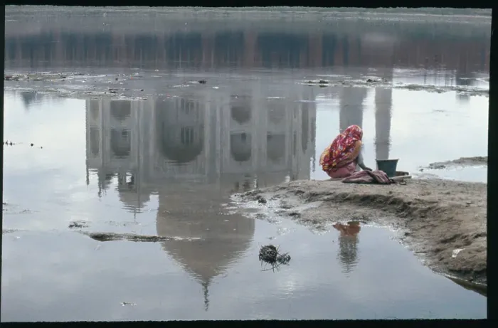 Framed Print : Woman Kneeling at Water's Edge near Taj Mahal Framed Print : Woman Kneeling at Water's Edge near Taj Mahal