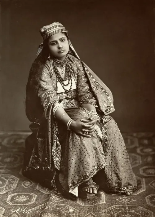 Framed Print : Woman of the Middle East Framed Print : Woman of the Middle East