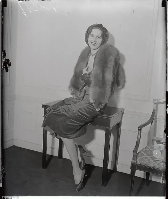 Framed Print : Woman / Model Standing, Smiling, Full Len Framed Print : Woman / Model Standing, Smiling, Full Len
