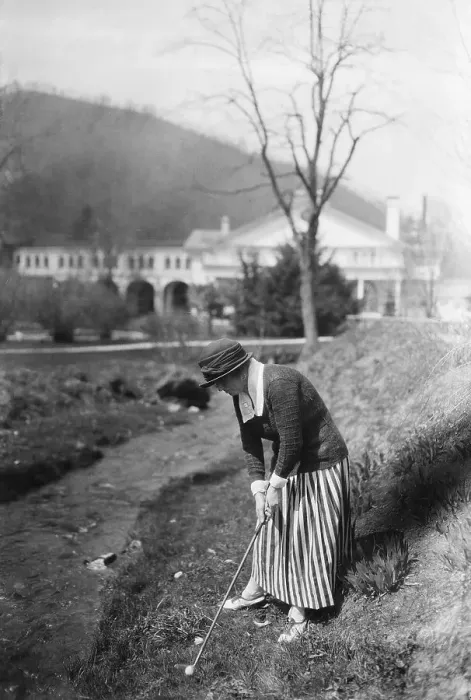 Framed Print : Woman Playing Golf Framed Print : Woman Playing Golf