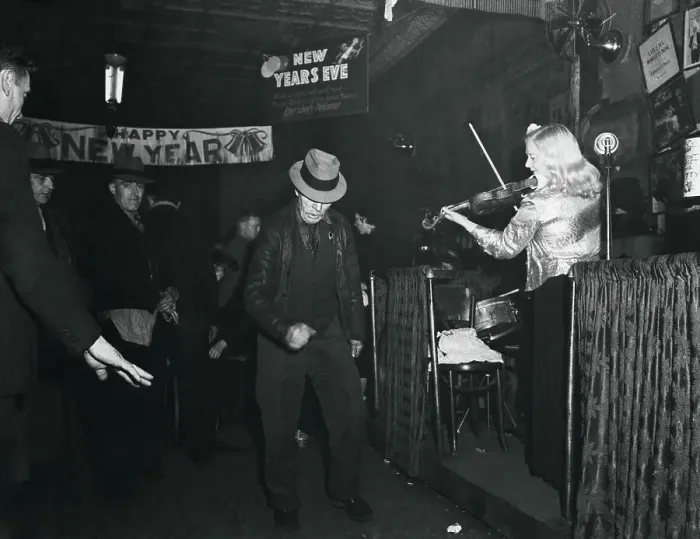Framed Print : Woman Playing Violin at Nightclub Framed Print : Woman Playing Violin at Nightclub