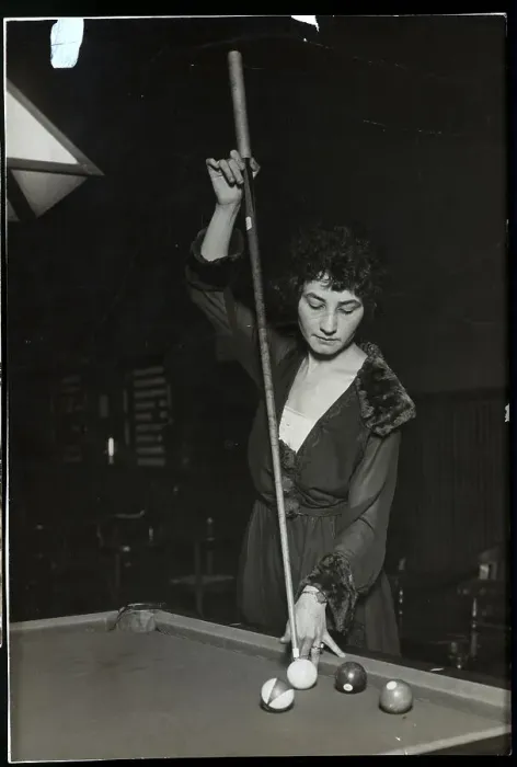 Framed Print : Woman Pool Player Shooting Verticle Shot Framed Print : Woman Pool Player Shooting Verticle Shot