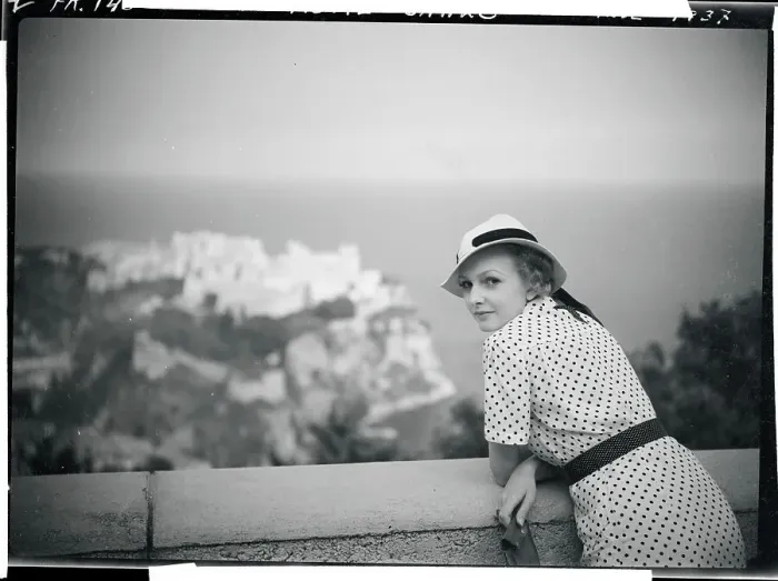 Framed Print : Woman Posing in Front of Monte Carlo Scenery Framed Print : Woman Posing in Front of Monte Carlo Scenery
