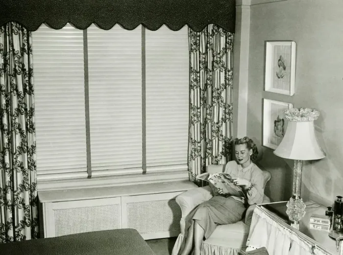 Framed Print : Woman sitting on armchair in bedroom, reading fashion magazine (B&W) Framed Print : Woman sitting on armchair in bedroom, reading fashion magazine (B&W)