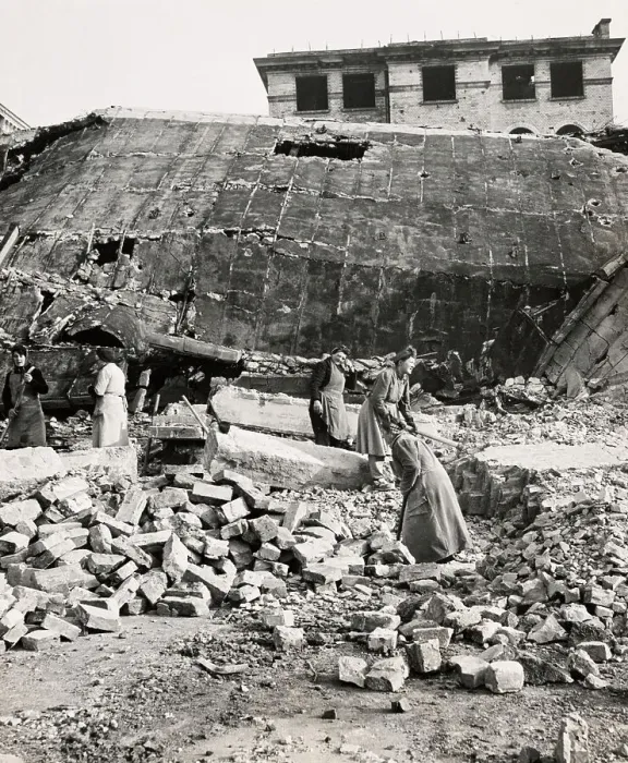 Framed Print : Women Clearing Rubble In Berlin Framed Print : Women Clearing Rubble In Berlin