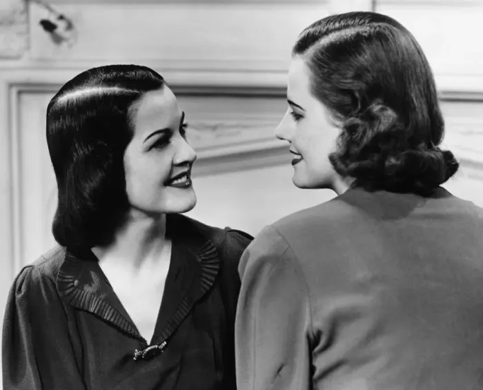 Framed Print : Two women conversing in living room, (B&W) Framed Print : Two women conversing in living room, (B&W)