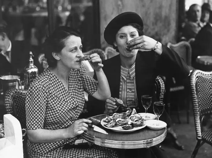 Framed Print : Two Women Eating Oysters