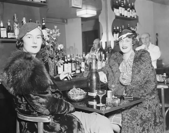 Framed Print : Women Enjoying Cocktails at Armandos Framed Print : Women Enjoying Cocktails at Armandos