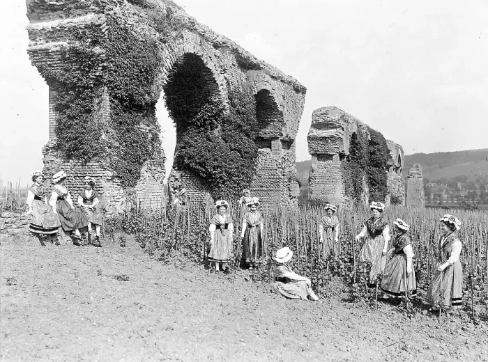 Framed Print : Women Grape Pickers At Roman Aqueduct Framed Print : Women Grape Pickers At Roman Aqueduct