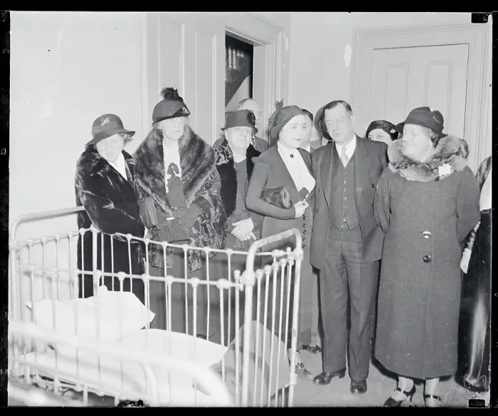 Framed Print : Women Inspecting a Lodging House Framed Print : Women Inspecting a Lodging House