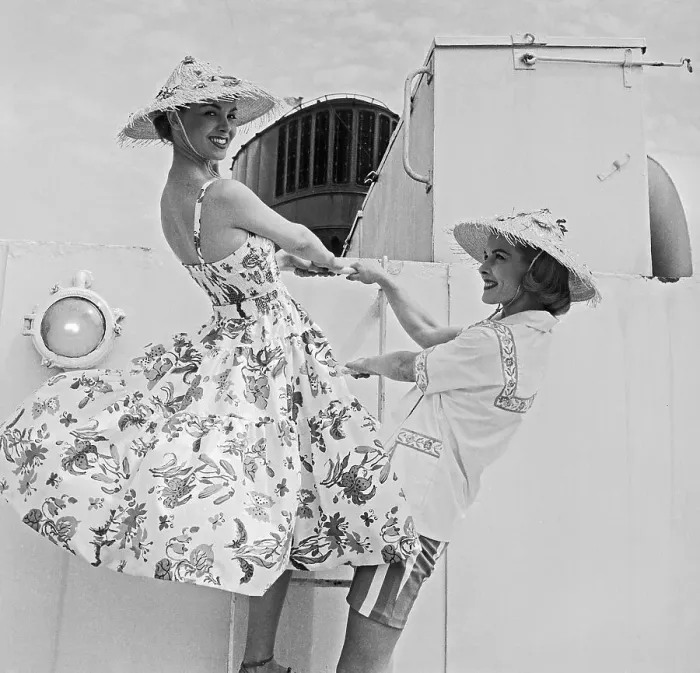 Framed Print : Women Modeling Fashionable Straw Hats Framed Print : Women Modeling Fashionable Straw Hats