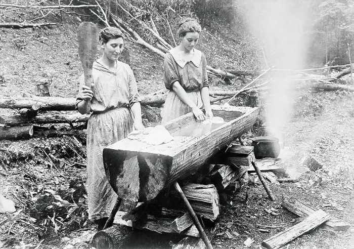 Framed Print : Women Pounding and Scrubbing Laundry