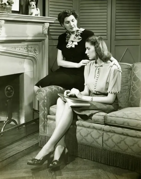 Framed Print : Two women sitting on couch, discussing, (B&W) Framed Print : Two women sitting on couch, discussing, (B&W)