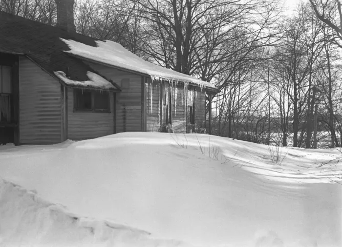 Framed Print : Wooden house in snow, (B&W) Framed Print : Wooden house in snow, (B&W)