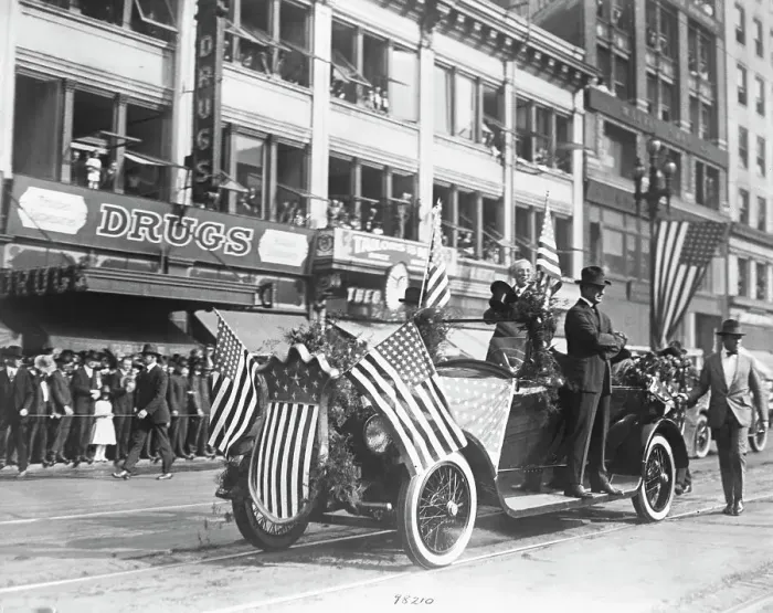 Framed Print : Woodrow Wilson in Auto with Secret Service Framed Print : Woodrow Wilson in Auto with Secret Service