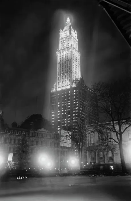 Framed Print : The Woolworth Building Framed Print : The Woolworth Building