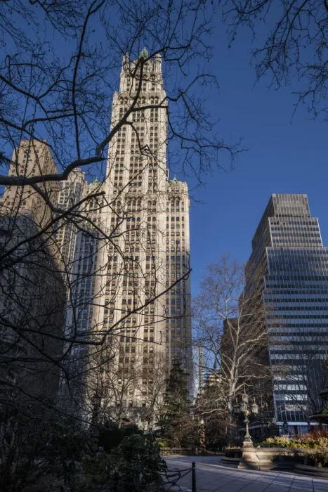 Framed Print : Woolworth Building New York In Early Morning Sunshine