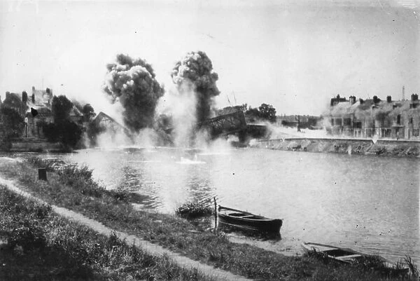 Woomph. 1914: Blowing up a bridge over the River Aisne in France during WW I