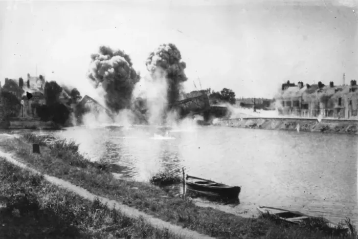 Framed Print : Woomph. 1914: Blowing up a bridge over the River Aisne in France during WW I Framed Print : Woomph. 1914: Blowing up a bridge over the River Aisne in France during WW I