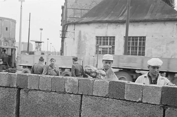 Framed Print : Workers Build Berlin Wall as Police Watch Framed Print : Workers Build Berlin Wall as Police Watch