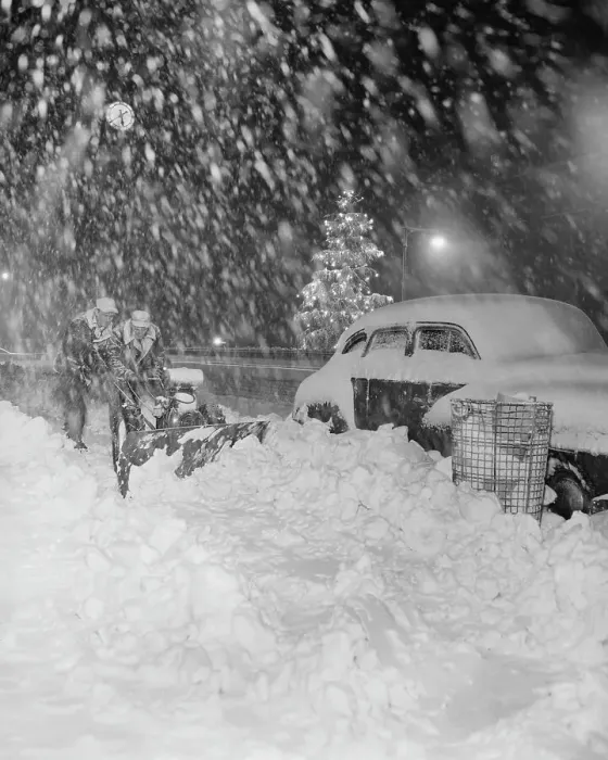 Framed Print : Workers Clearing Park Avenue Sidewalk in a Blizzard Framed Print : Workers Clearing Park Avenue Sidewalk in a Blizzard
