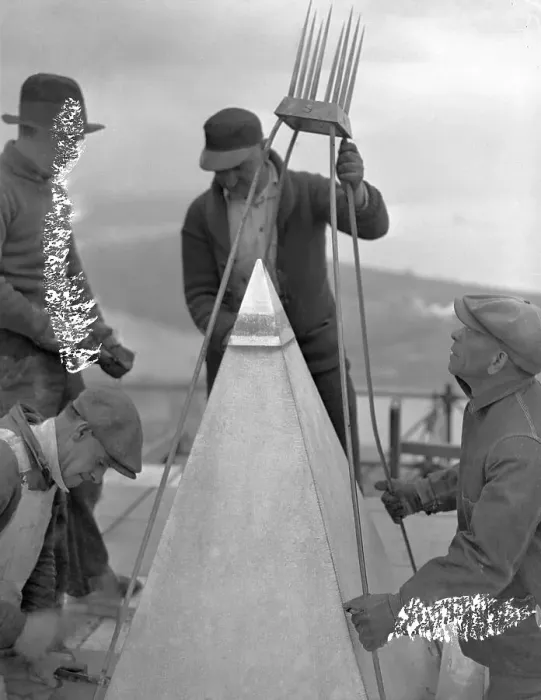Framed Print : Workers Inserting Rods on Tip of Washington Monument Framed Print : Workers Inserting Rods on Tip of Washington Monument