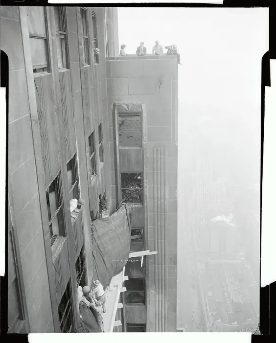 Framed Print : Workmen Fixing Empire State Building Framed Print : Workmen Fixing Empire State Building