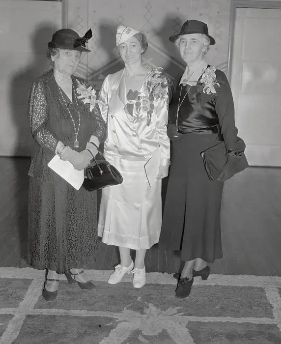 Framed Print : World War Woman Veteran Dorothy Frooks with Mrs Harrison and Mrs Hoover Framed Print : World War Woman Veteran Dorothy Frooks with Mrs Harrison and Mrs Hoover
