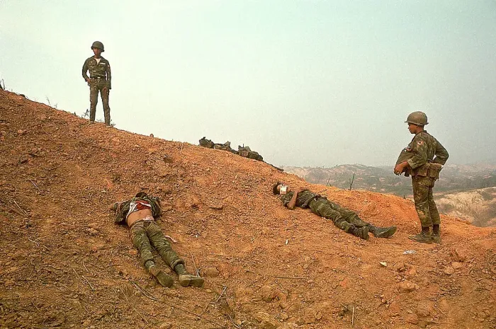 Framed Print : Wounded Vietnamese Troops on Hill 552 Framed Print : Wounded Vietnamese Troops on Hill 552