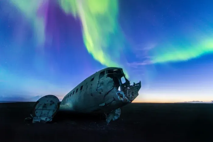 Framed Print : The wrecked plane and northern lights, Iceland Framed Print : The wrecked plane and northern lights, Iceland