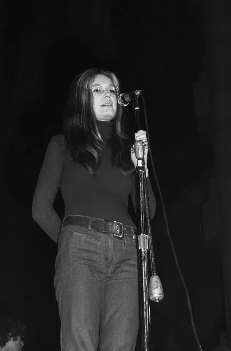 Framed Print : Writer Gloria Steinem Speaking at a Benefit Framed Print : Writer Gloria Steinem Speaking at a Benefit