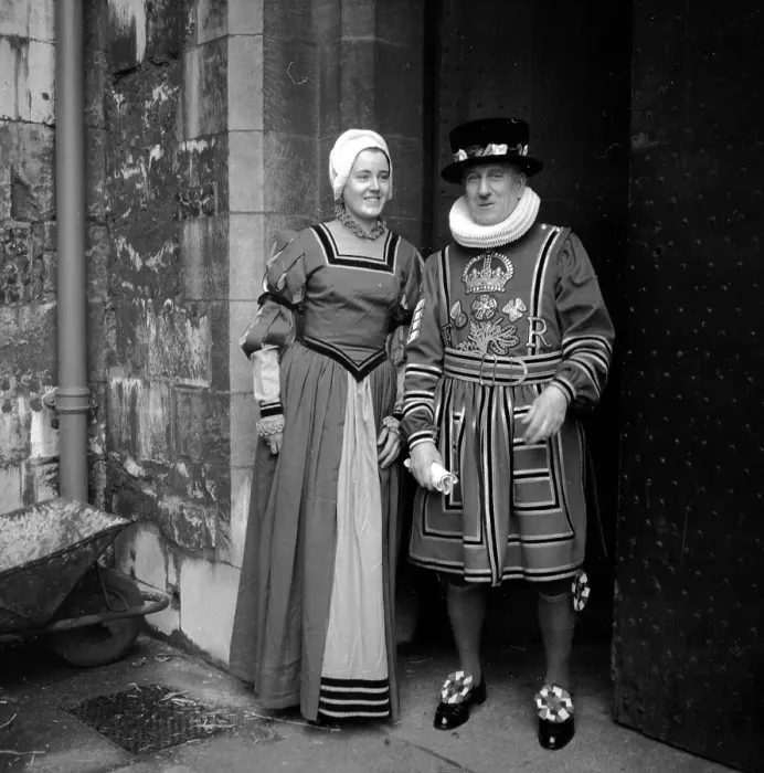 Framed Print : Ye Olde Beefeater Framed Print : Ye Olde Beefeater