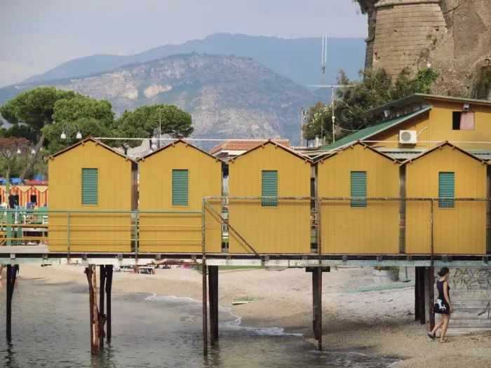 Framed Print : Yellow beach huts in Sorrento