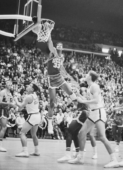 Framed Print : Young Kareem Abdul-Jabbar