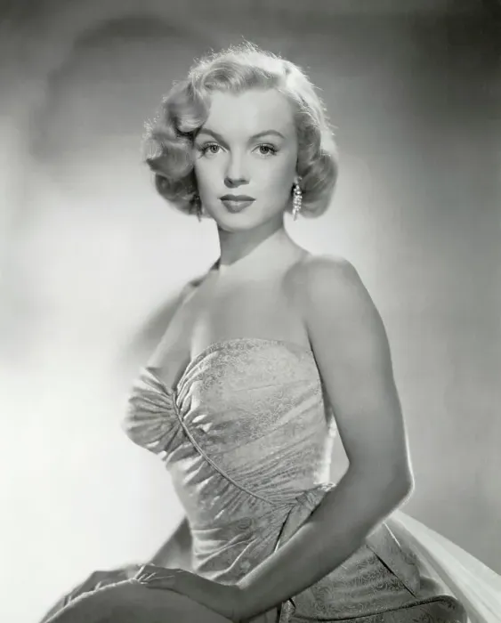 Framed Print : Young Marilyn Monroe Framed Print : Young Marilyn Monroe