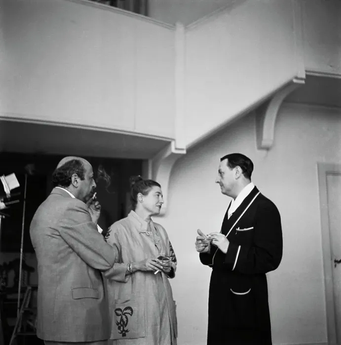 Framed Print : Yousuf Karsh, Solange Gathier and André Malraux Framed Print : Yousuf Karsh, Solange Gathier and André Malraux