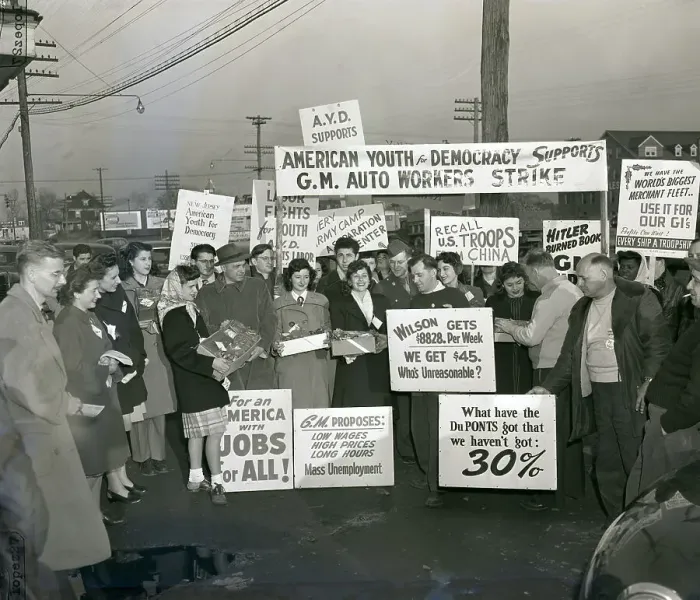 Framed Print : Youth Group Delivers Food to Strikers Framed Print : Youth Group Delivers Food to Strikers