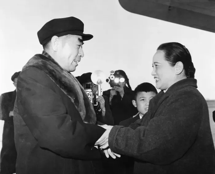 Framed Print : Zhou Enlai Greeting Soong Ch'ing-ling Framed Print : Zhou Enlai Greeting Soong Ch'ing-ling