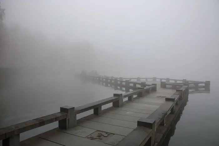 Framed Print : A zig zag bridge on the West Lake in foggy morning, Hangzhou Framed Print : A zig zag bridge on the West Lake in foggy morning, Hangzhou