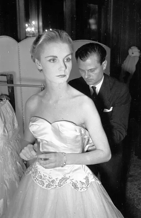 Framed Print : Zip Me Up. 28th February 1953: Backstage a British model having her dress Framed Print : Zip Me Up. 28th February 1953: Backstage a British model having her dress